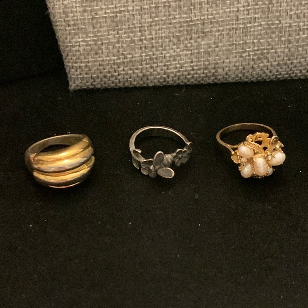 Three Rings size 6-1/2 Gold & Bronze Tone‎ Pearl Bee Flower Dome
